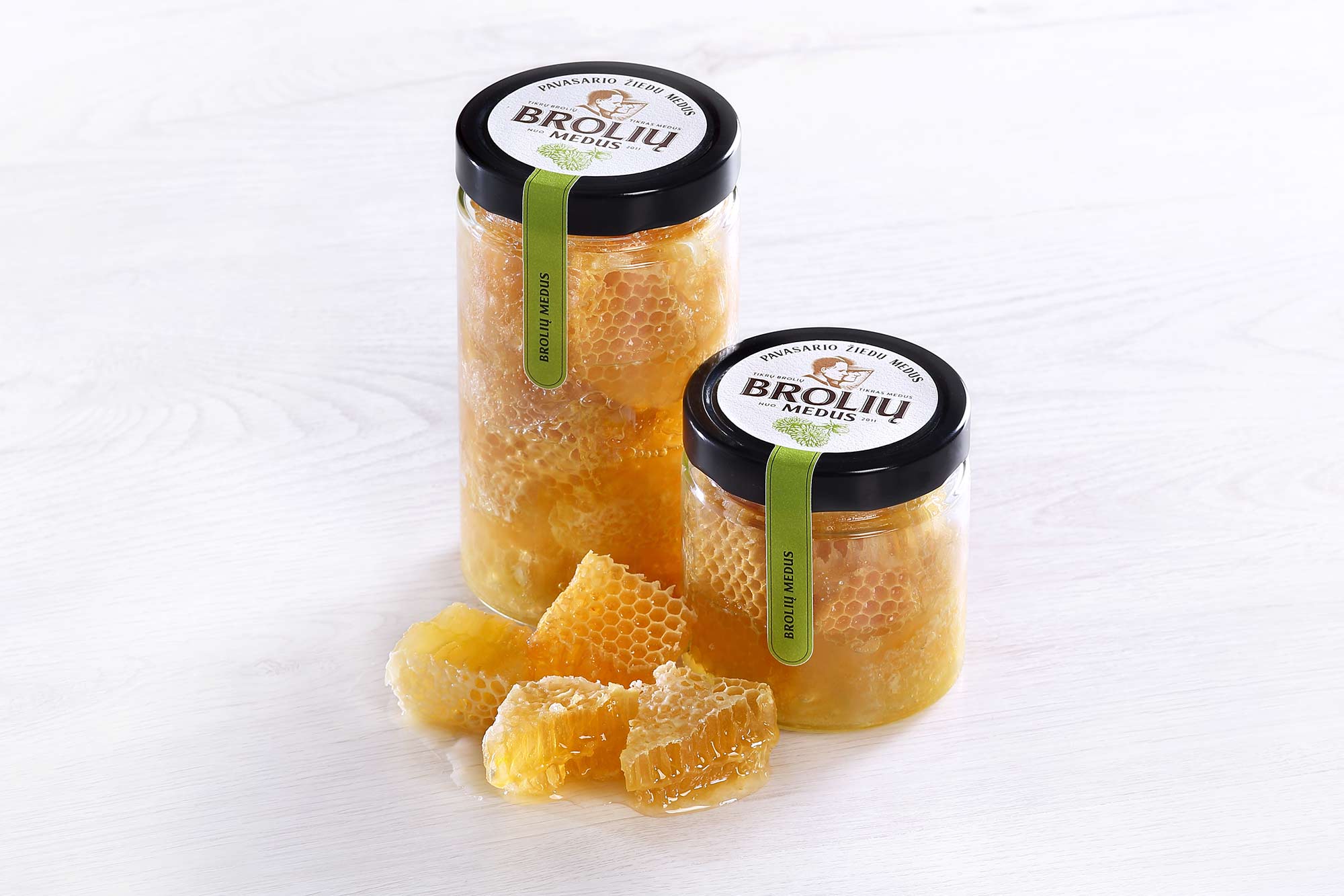 Honey with honeycomb