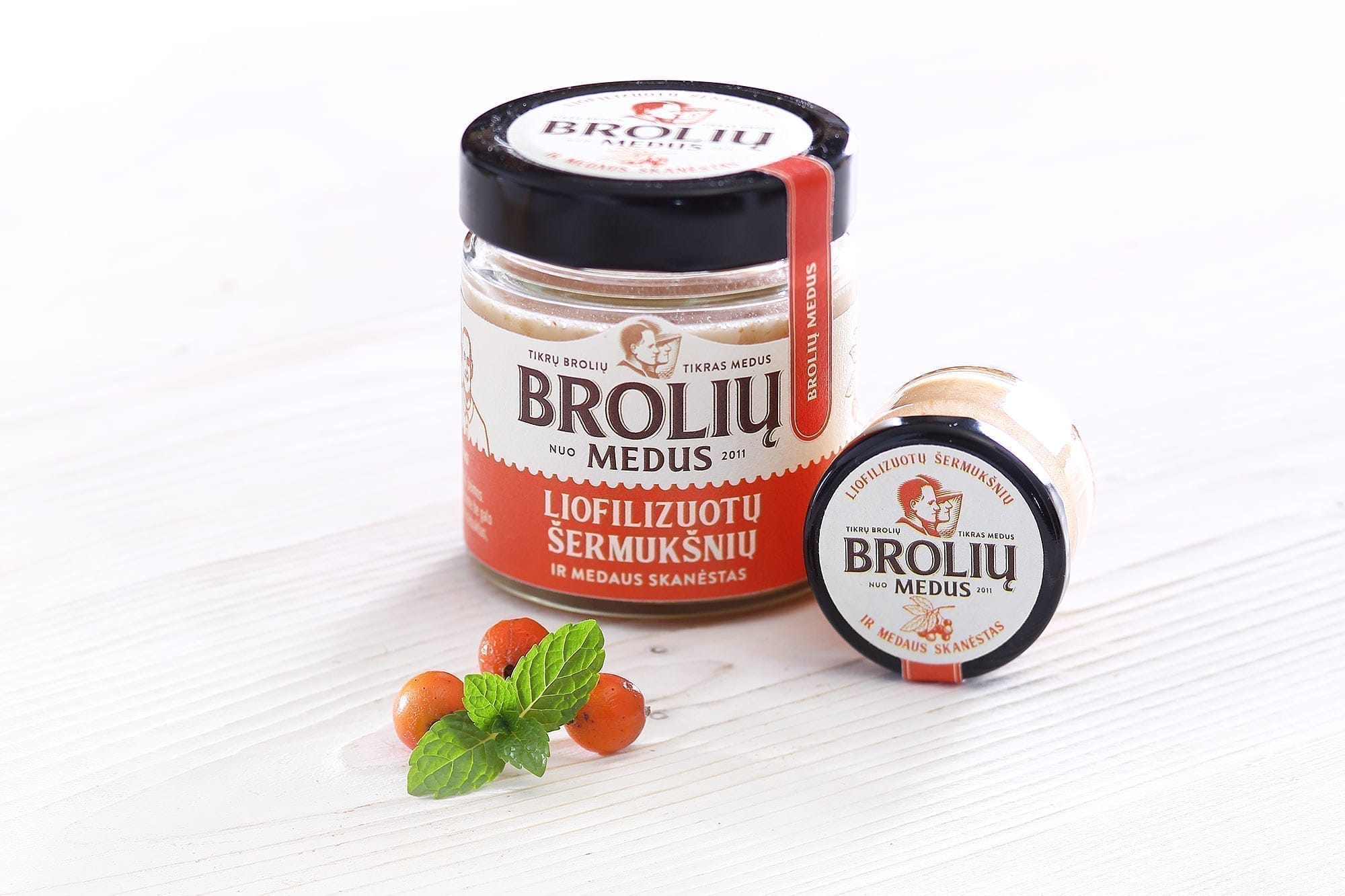 Honey with rose hips